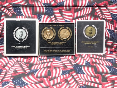 John Fitzgerald Kennedy Memorial Commemorative Bronze Medal in Display w/ COA