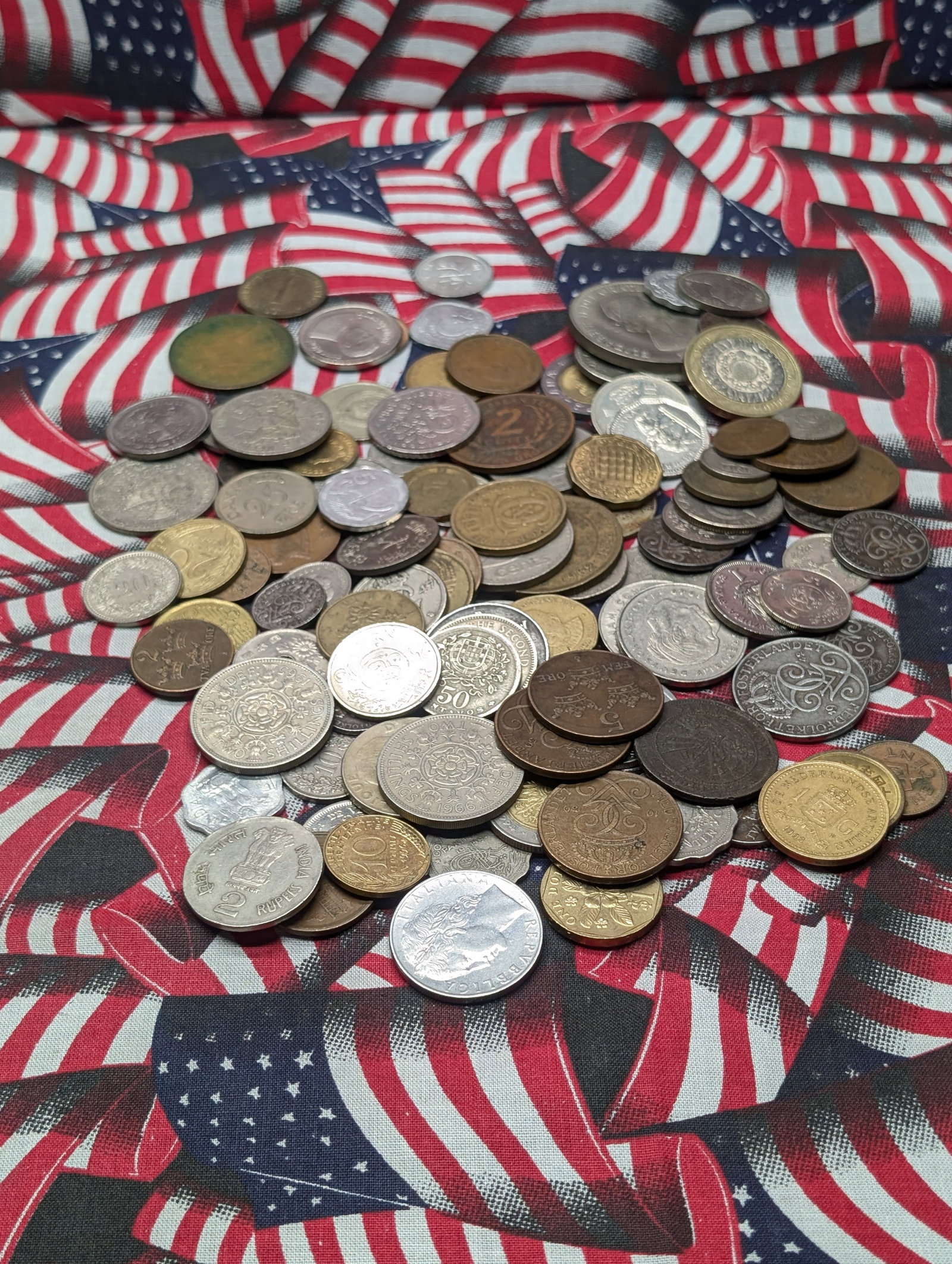 Bag of 1.4 Lbs. of Various Vintage & Modern World Coins: Bag of 1.4 Lbs. of Various Vintage & Modern World Coins