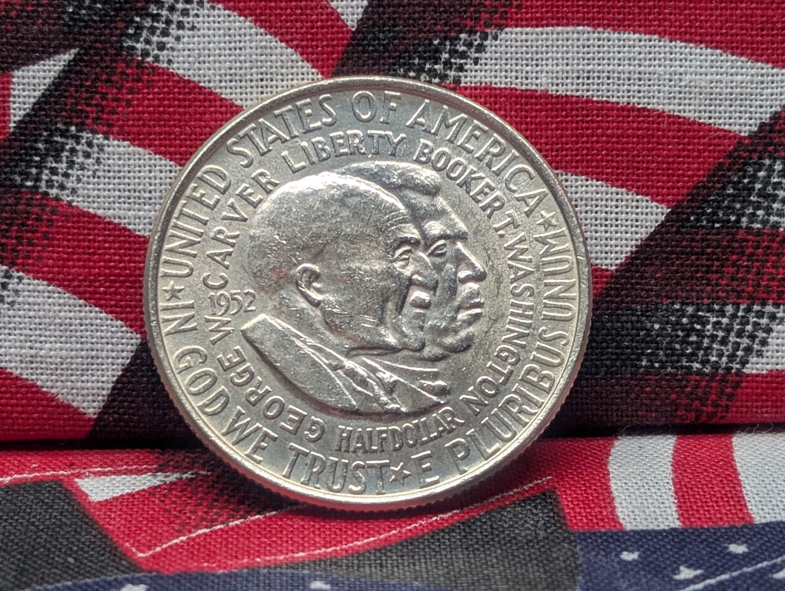 *AU/UNC* 1952 Washington-Carver Silver Half Dollar (1 of 2)