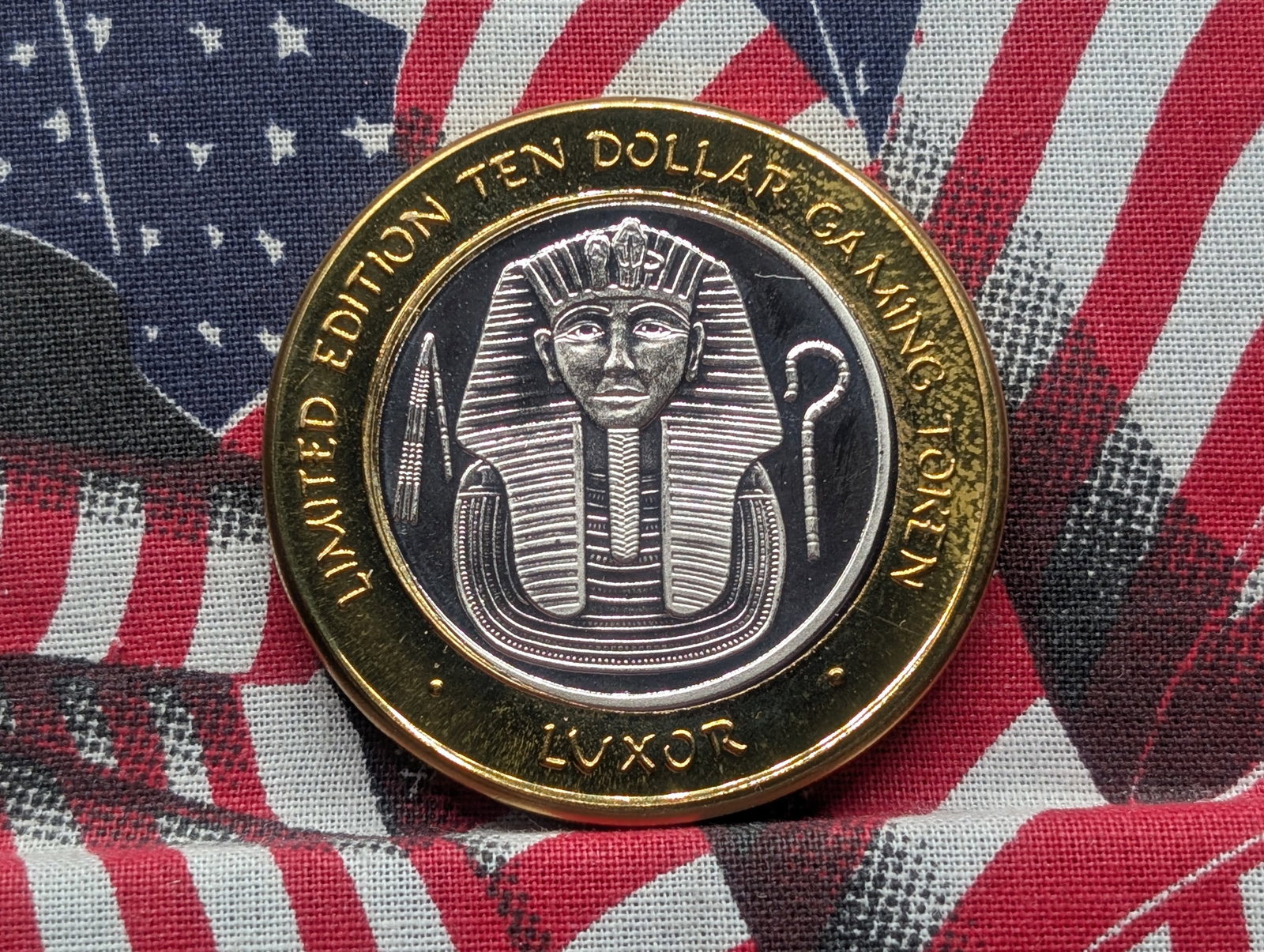 Limited Edition .999 FINE SILVER (Center) Luxor Casino $10 Gaming Token in Capsule: Limited Edition .999 FINE SILVER (Center) Luxor Casino $10 Gaming Token in Capsule