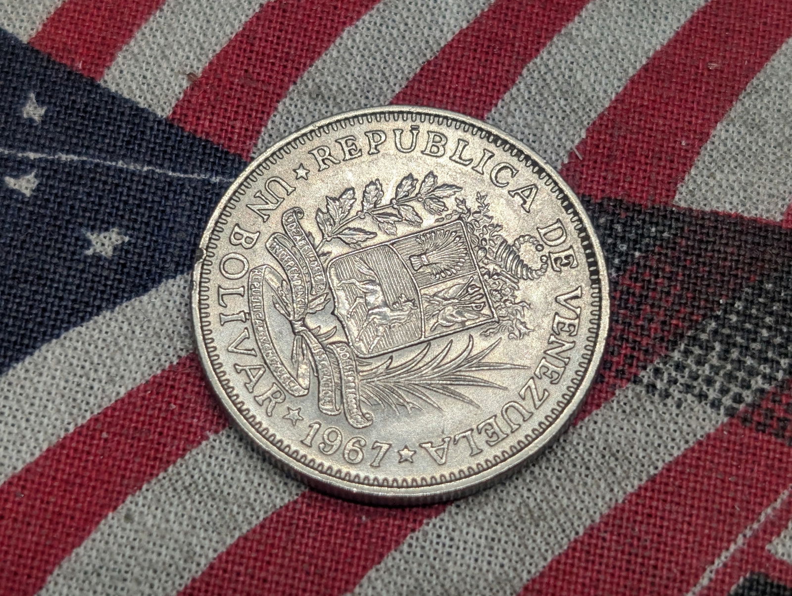 1967 2 Type A Bolivar Libertador-Bright & Flashy coin: 1967 2 Type A Bolivar Libertador-Bright & Flashy coin