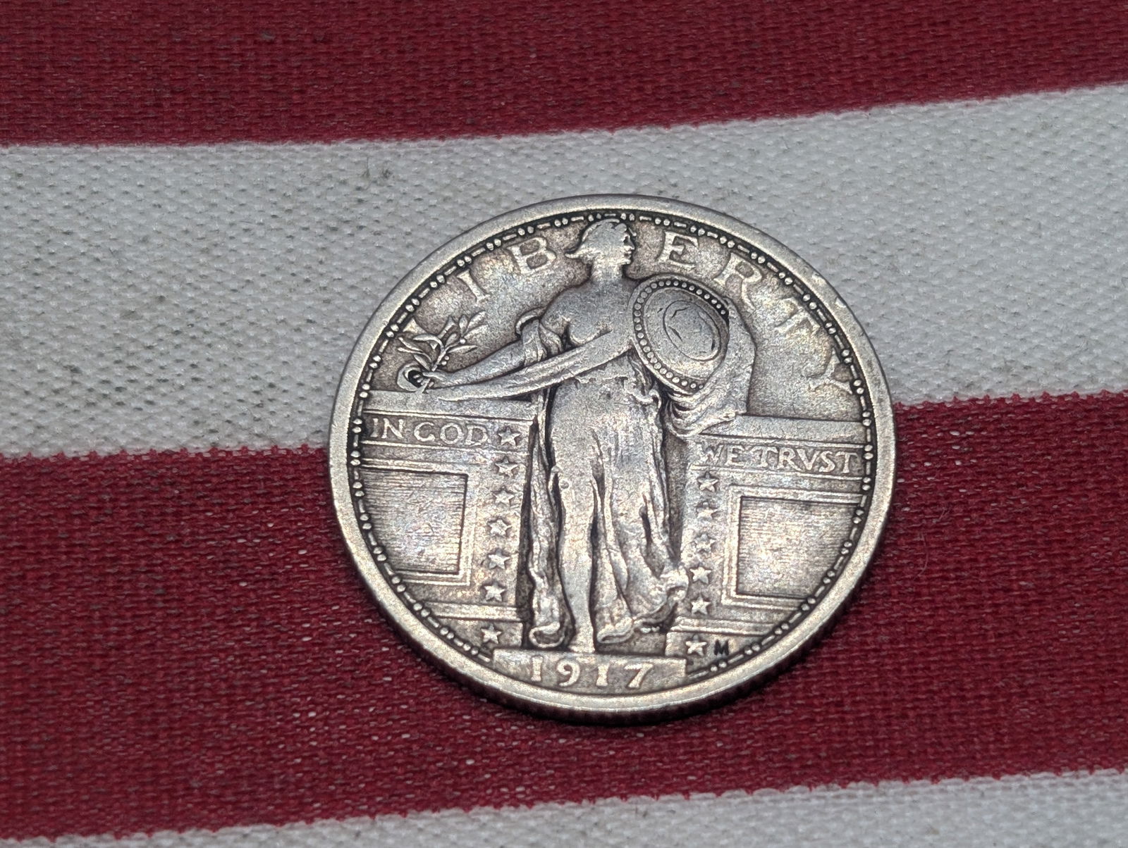 *VF/XF* 1917 Type 1 Standing Liberty Quarter (1 of 2)