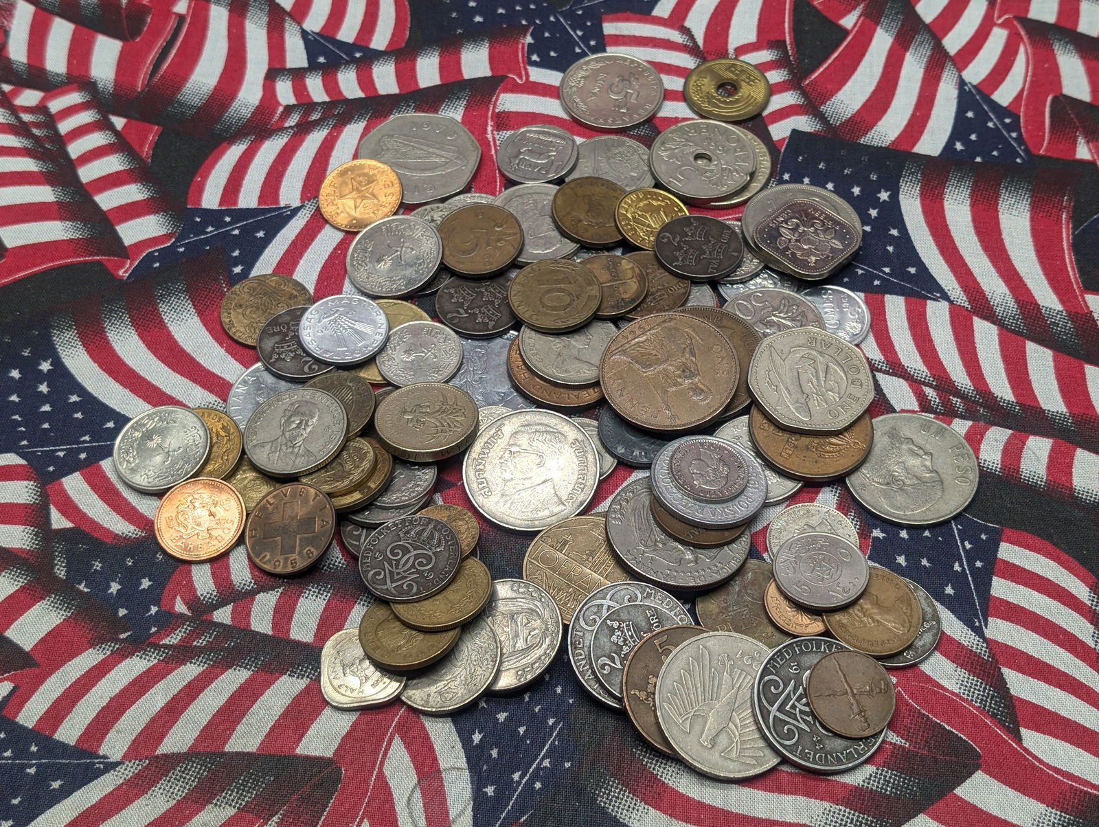 Bag of 1.0 Lbs. of Various Vintage & Modern World Coins (1 of 6)