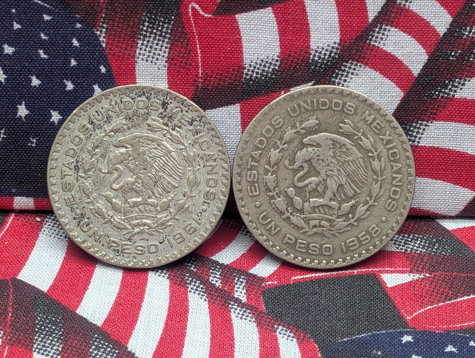 1961 & 1958 Mexico Silver Pesos (2 PCS): 1961 & 1958 Mexico Silver Pesos (2 PCS)