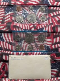 1976 P&D U.S. Mint Uncirculated Coin Set In OGP, 12 Coin Set includes the Ike dollars