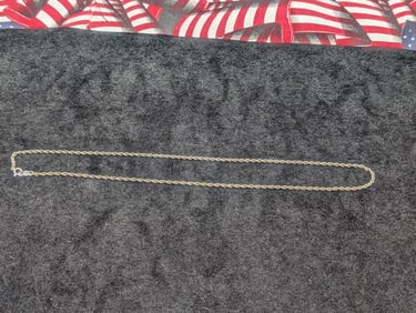 15 1/2" 14K White Gold Chain-link Necklace. 2.5 grams.