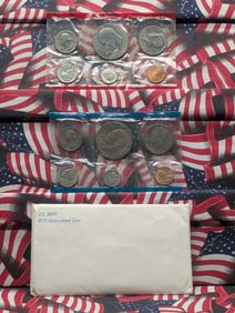 1975 P&D - U.S. Mint Uncirculated Coin Set Original Government Packaging