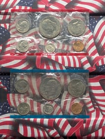 1975  P & D Bicentennial Uncirculated Mint Set, No Envelope