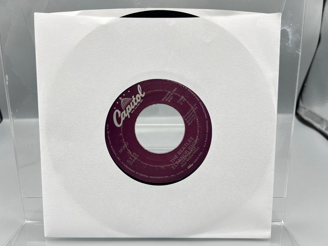 1978 The Beatles Eleanor Rigby/Yellow Submarine 45 RPM Record - 5715 (1 of 4)