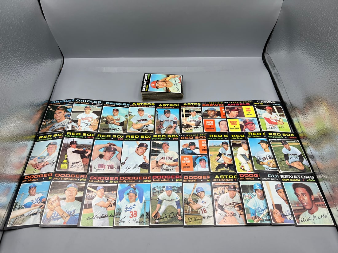 Lot of (75) 1971 Topps Baseball Cards - Varying Conditions (1 of 3)