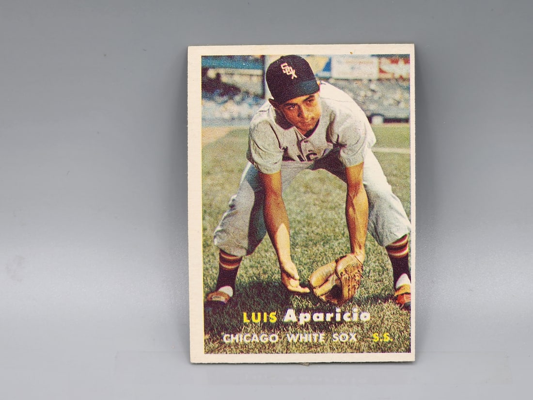 1957 Topps Luis Aparicio #7 HOF - 2nd Year Card (1 of 2)