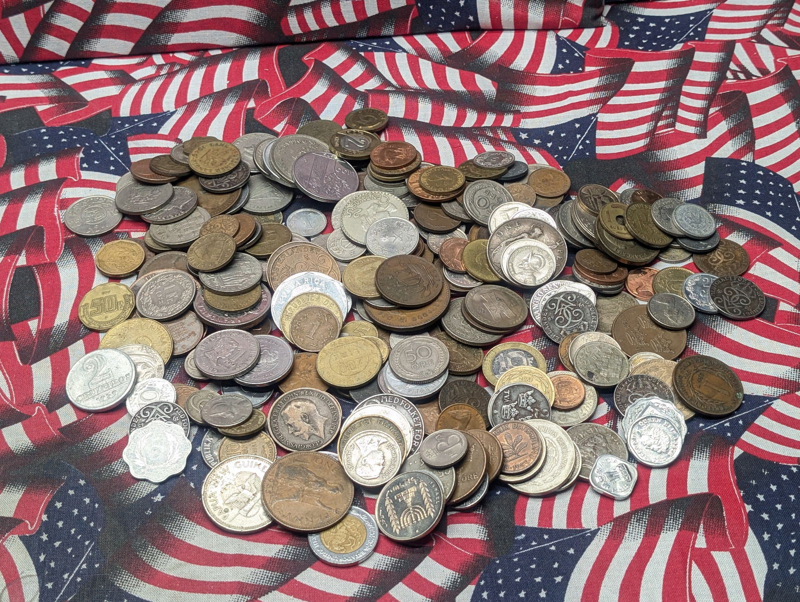 Bag of 2.4 Lbs. of Various Vintage & Modern World Coins: Bag of 2.4 Lbs. of Various Vintage & Modern World Coins