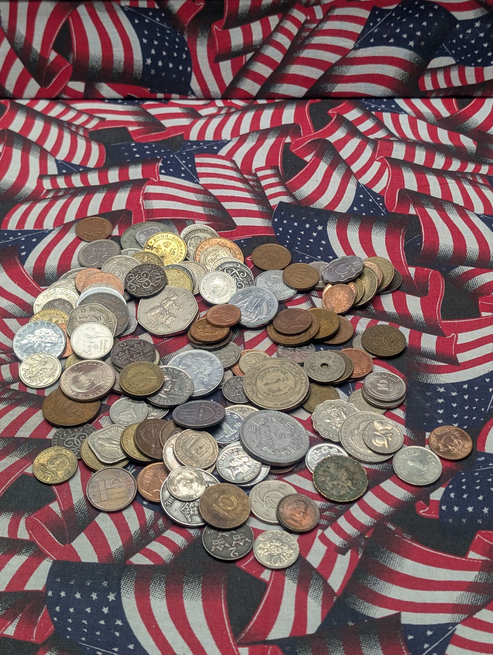 Bag of 1.2 Lbs. of Various Vintage & Modern World Coins: Bag of 1.2 Lbs. of Various Vintage & Modern World Coins