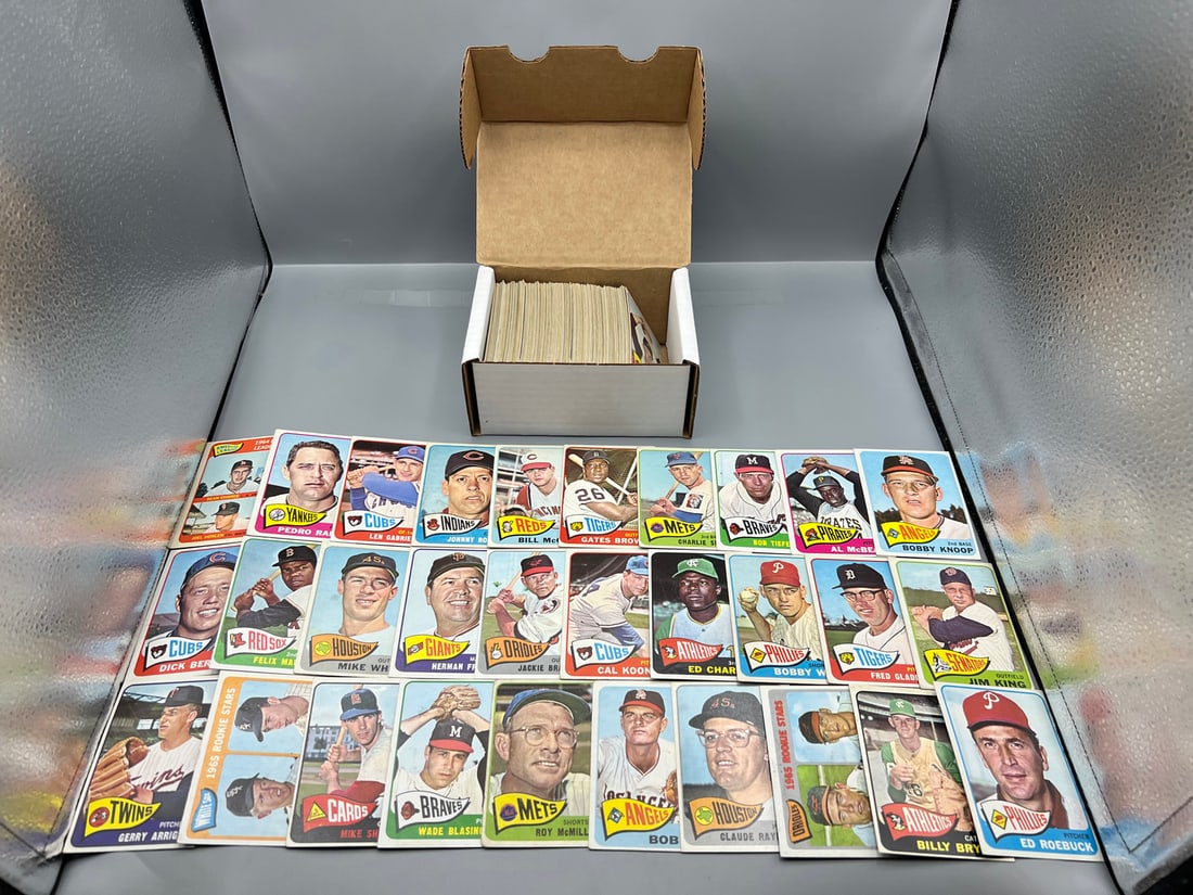Lot of (200+) 1965 Topps Baseball Cards - Varying Conditions (1 of 3)
