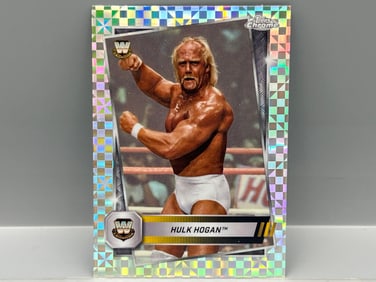2025 Topps Chrome WWE Hulk Hogan Refractor #12