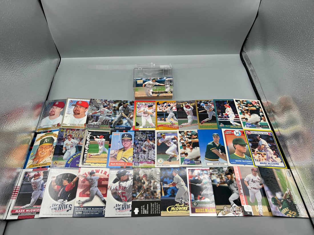 Lot of (50) Mark McGwire Baseball Cards (1 of 3)