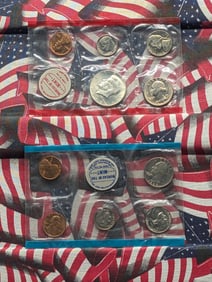 1969 P & D Uncirculated US Mint Set with 40% Silver Kennedy Half Dollar, No Envelope