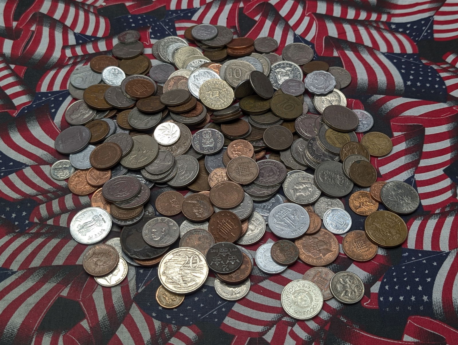 Bag of 1.15 Lbs. of Various Vintage & Modern World Coins: Bag of 1.15 Lbs. of Various Vintage & Modern World Coins