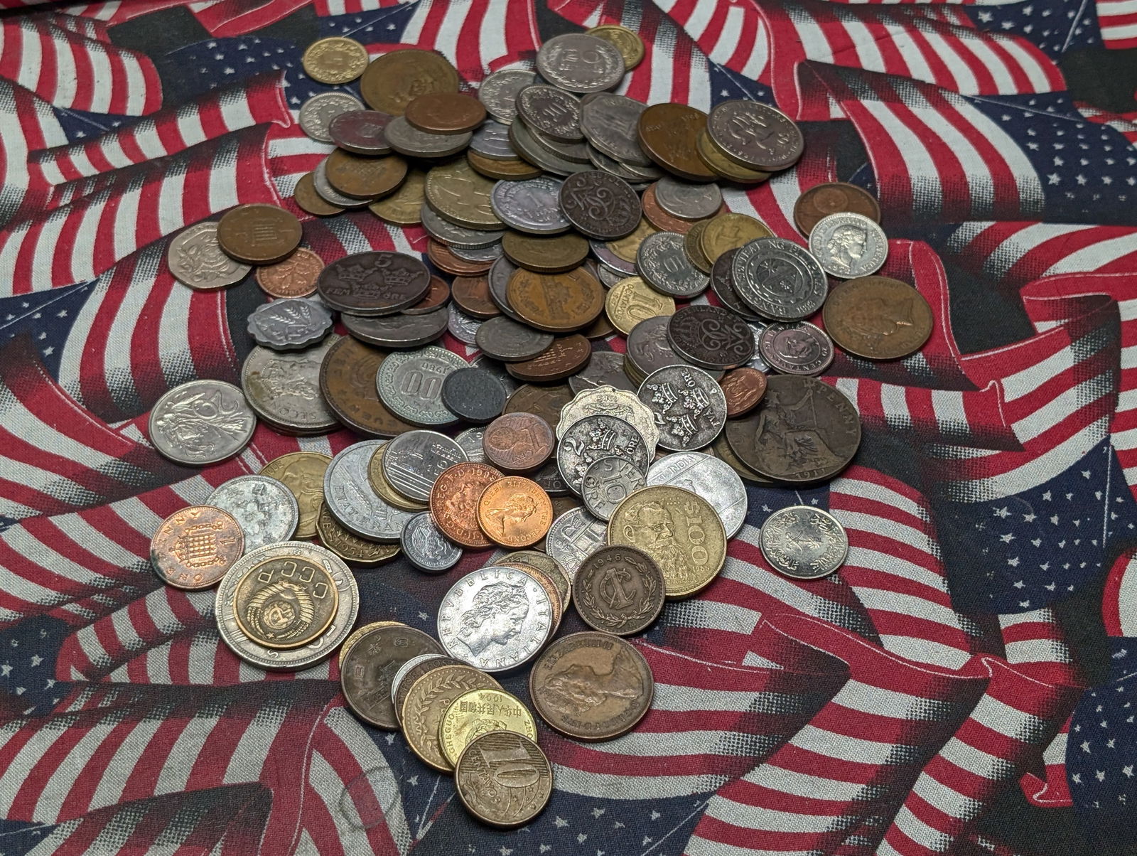 Bag of 1.2 Lbs. of Various Vintage & Modern World Coins: Bag of 1.2 Lbs. of Various Vintage & Modern World Coins