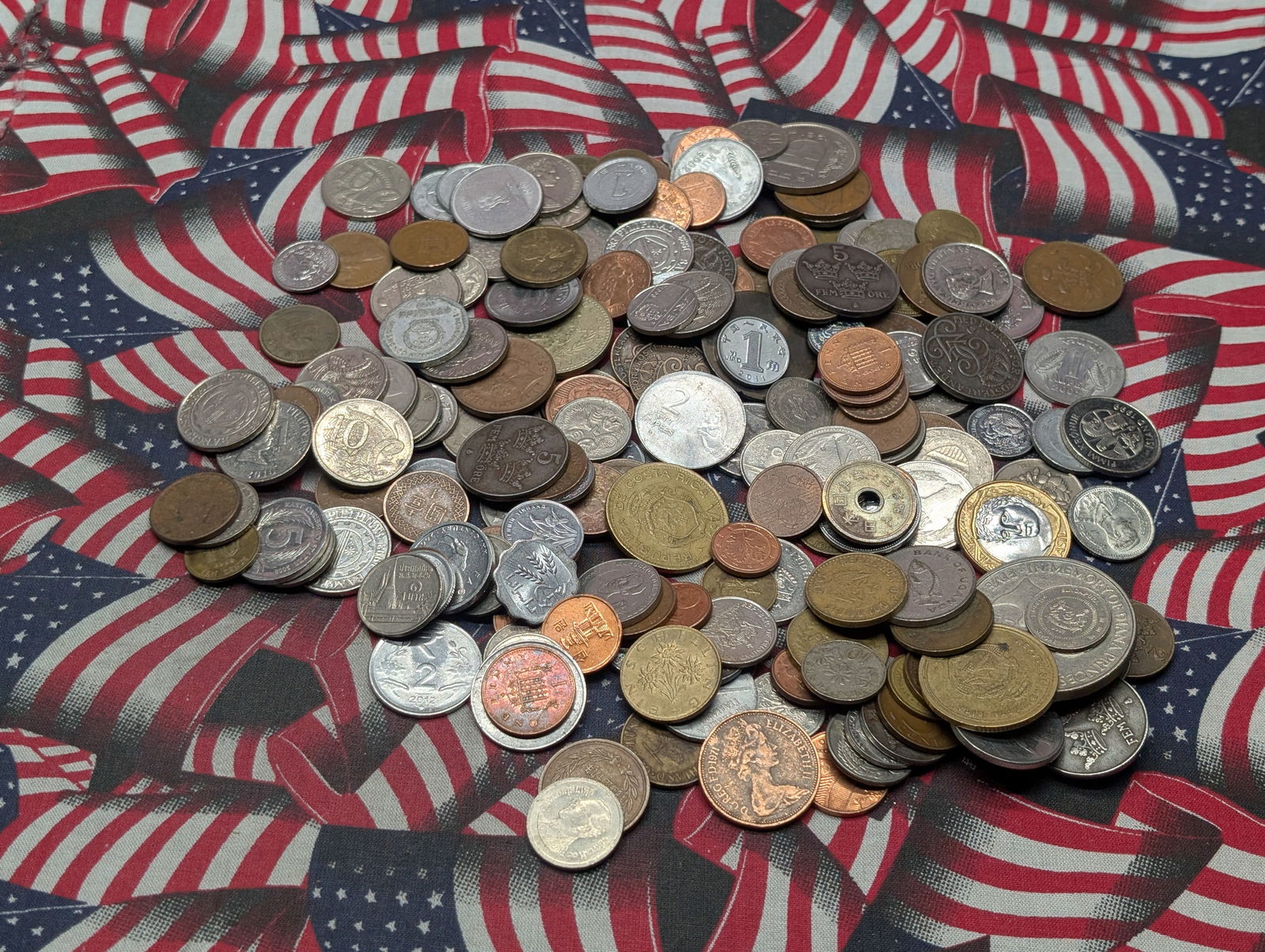 Bag of 1.12 Lbs. of Various Vintage & Modern World Coins: Bag of 1.12 Lbs. of Various Vintage & Modern World Coins
