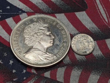 1928 Ceylon 10 Silver Cents & 2001 Isle of Man 1 Crown (2 PCS)