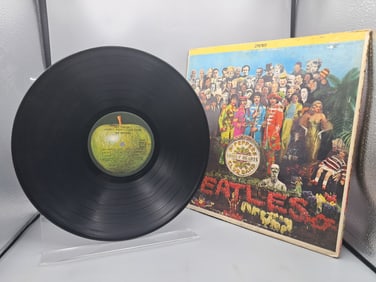 1971 The Beatles Sgt. Pepper's Lonely Hearts Club Band Reissue Vinyl Album - SMAS-2653
