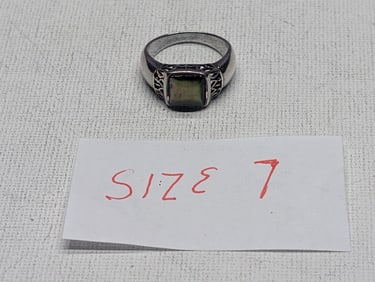 Sterling Silver Green Tourmaline Cushion Shaped Stone Size 7 Ring, Marked .925. Weighs 0.12 Toz (3.7