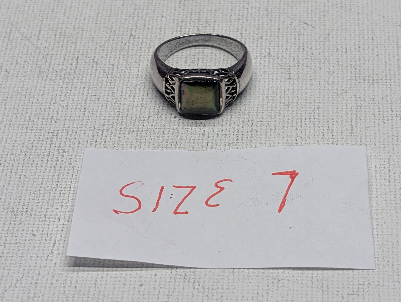 Sterling Silver Green Tourmaline Cushion Shaped Stone Size 7 Ring, Marked .925. Weighs 0.12 Toz (3.7: Sterling Silver Green Tourmaline Cushion Shaped Stone Size 7 Ring, Marked .925. Weighs 0.12 Toz (3.7 Grams).