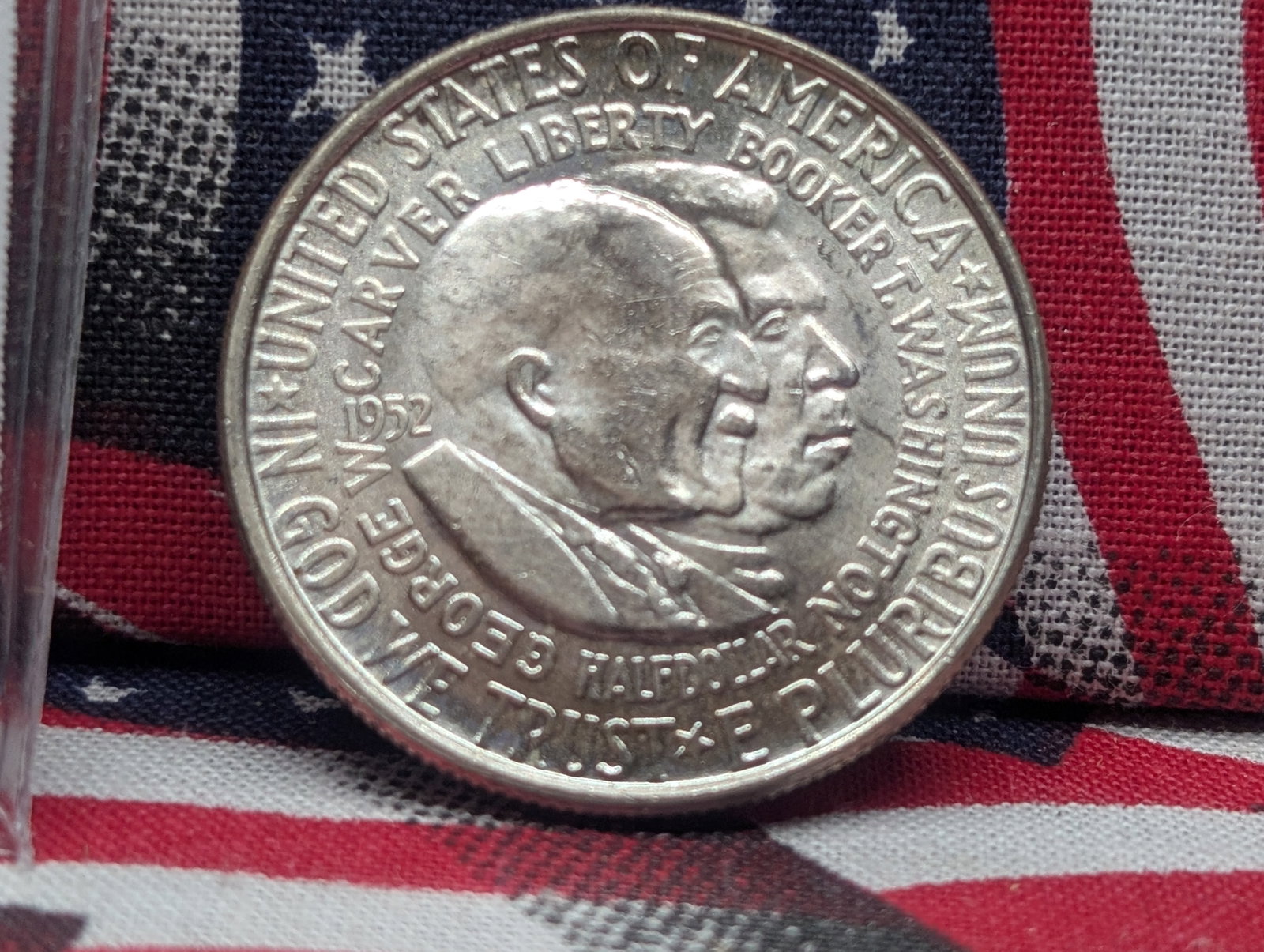 1952 Washington Carver Commemorative Half. Very choice white BU. 90% Silver.: 1952 Washington Carver Commemorative Half. Very choice white BU. 90% Silver.