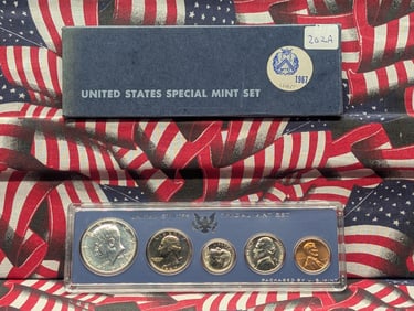 1967 Special Mint Set. Pristine coins with proof like surfaces. 40% silver Kennedy half.