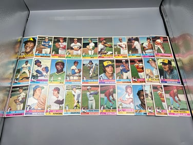 Lot of (31) 1976 Topps Baseball Cards - Varying Conditions