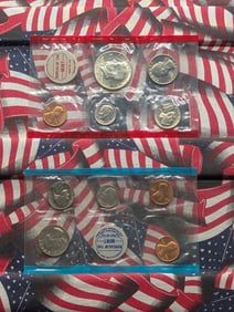 1970 P & D Mint Set with Tough 40% Silver Kennedy Half Dollar, No Envelope