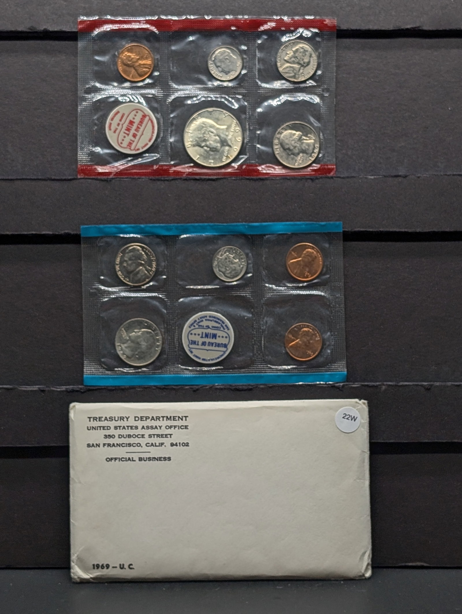 1969 P&D U.S. Mint Uncirculated Set In OGP, Includes 40% Silver Kennedy Half Dollar (1 of 4)