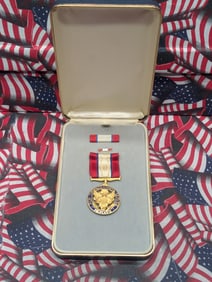 Rare U.S. Distinguished Service Medal 3 Piece Set in OGP