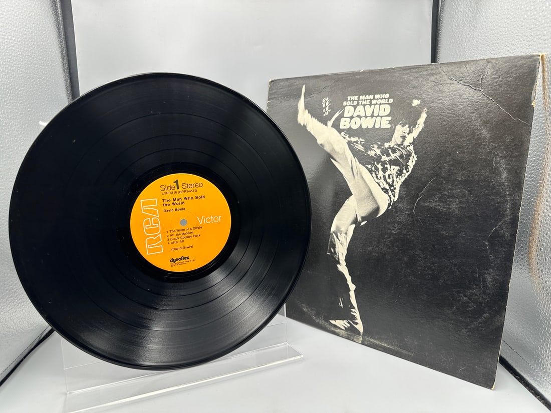 1972 RCA Victor David Bowie The Man Who Sold The World Vinyl Album - LSP-4816: 1972 RCA Victor David Bowie The Man Who Sold The World Vinyl Album - LSP-4816 - Records are untested by the auction house for play quality. All items are sold as is.