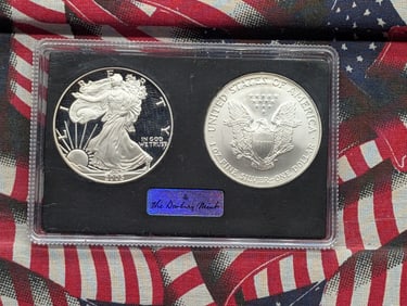 2005-W PROOF & 2005 UNC American Silver Eagles in Protective Display Case (2 Coins)