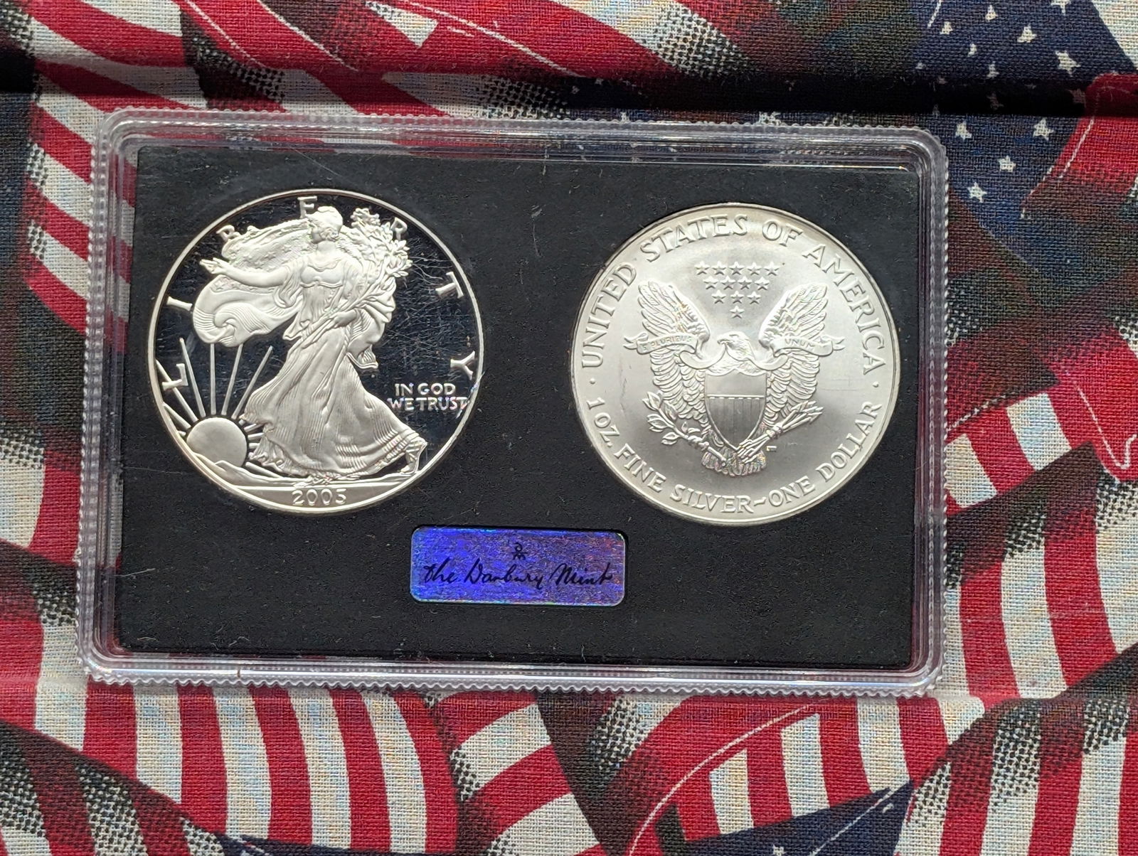 2005-W PROOF & 2005 UNC American Silver Eagles in Protective Display Case (2 Coins) (1 of 2)