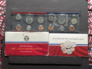 1987 P & D UNC Coin Set in OGP - (12) Coins