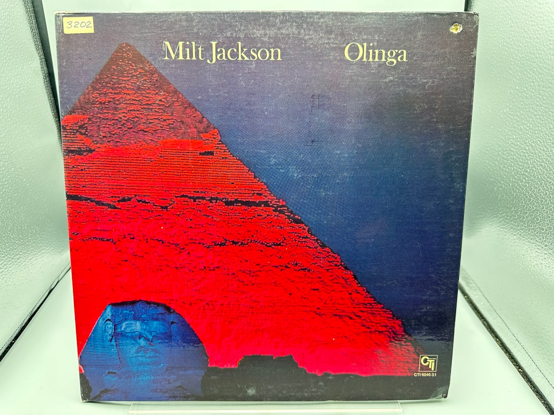 Milt Jackson: Olinga (1974), white label promo, promo hole in cover, gatefold (Jazz Funk): Milt Jackson: Olinga (1974), white label promo, promo hole in cover, gatefold (Jazz Funk) - Records are untested by auction house for play quality. All items are sold as is.