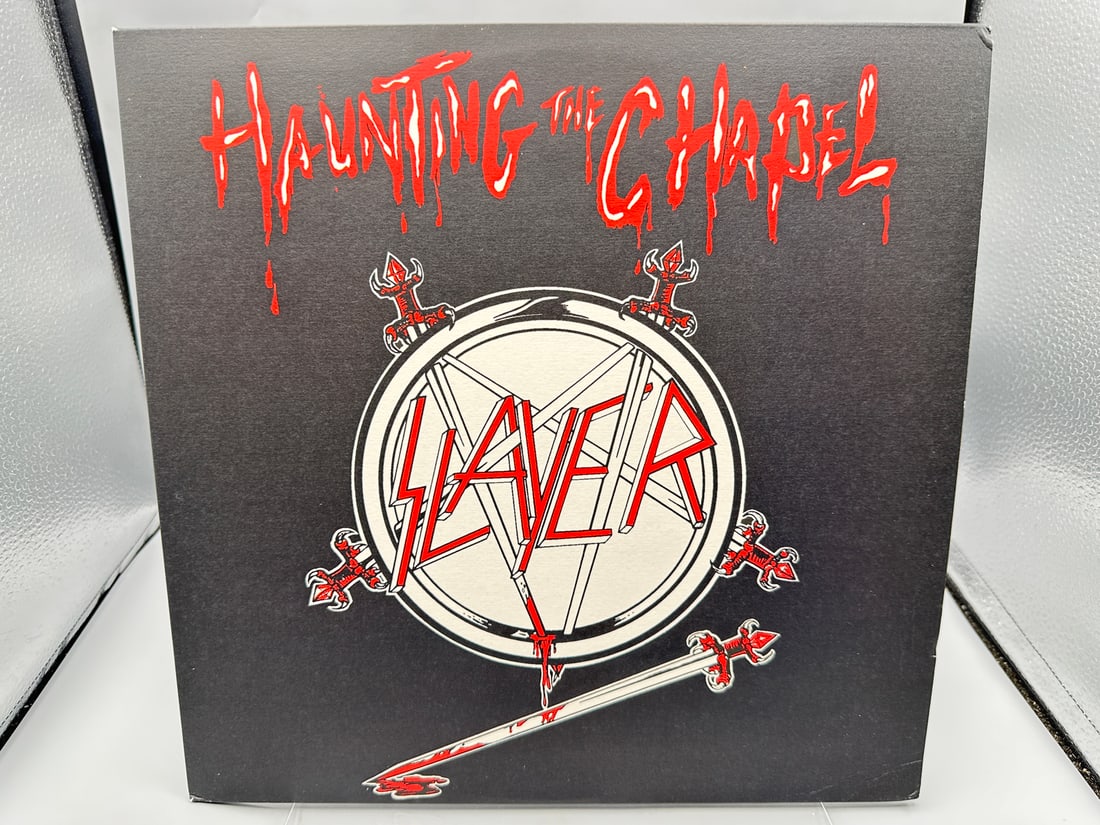 Slayer: Haunting The Chapel (2021), 12-inch 45 rpm EP, reissue, pink vinyl, EU pressing: Slayer: Haunting The Chapel (2021), 12-inch 45 rpm EP, reissue, pink vinyl, EU pressing - Records are untested by auction house for play quality. All items are sold as is.