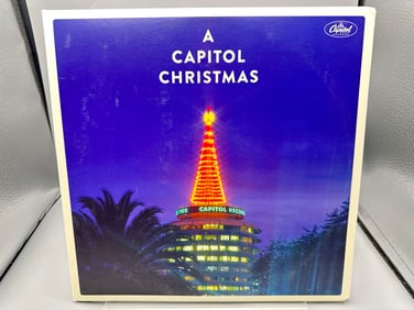 A Capitol Christimas (2016), 2 LPs, gatefold, holiday classics by original artists including Frank