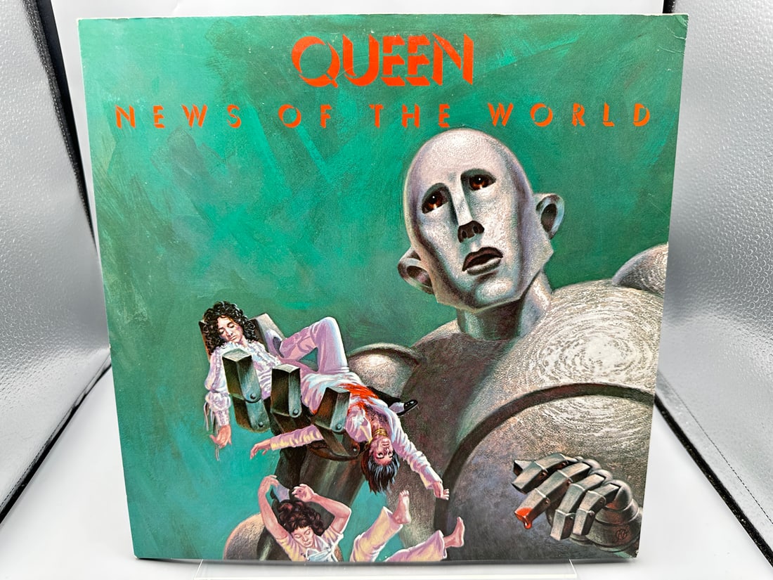 Queen: News Of The World (1977), gatefold: Queen: News Of The World (1977), gatefold - Records are untested by auction house for play quality. All items are sold as is.