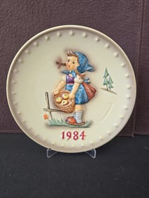 1984 W. Goebel Porzellanfabrik M.J. Hummel 14th Annual Plate Bas Relief Hum 277
