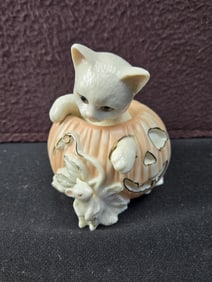 2000 Lenox Halloween Cat in Pumpkin with Mouse Figurine