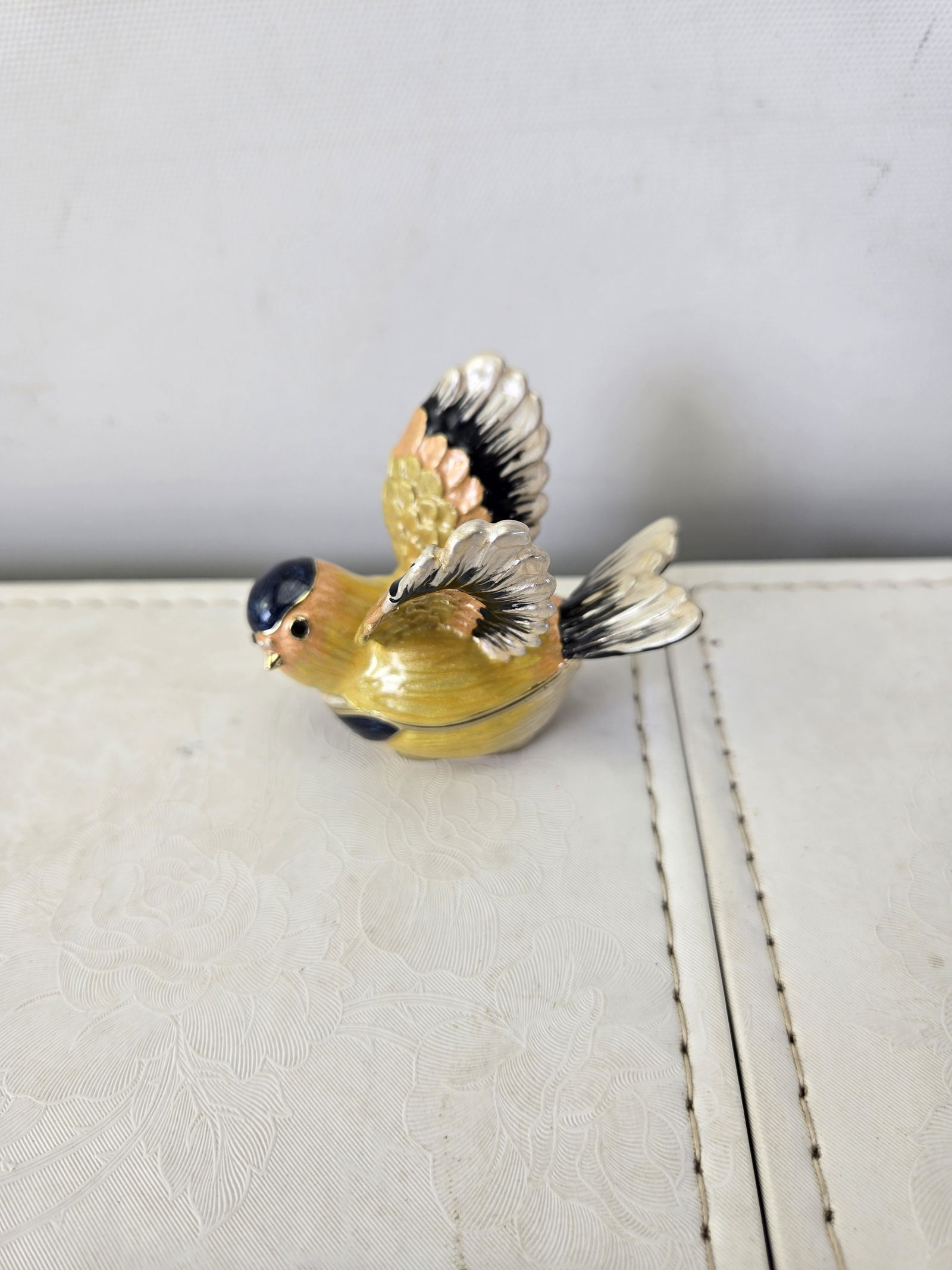 Enamel Figural American Goldfinch Bird Keepsake Trinket Box (1 of 6)