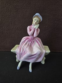 1992 Royal Doulton Figurine "Young Dreams" HN 3390