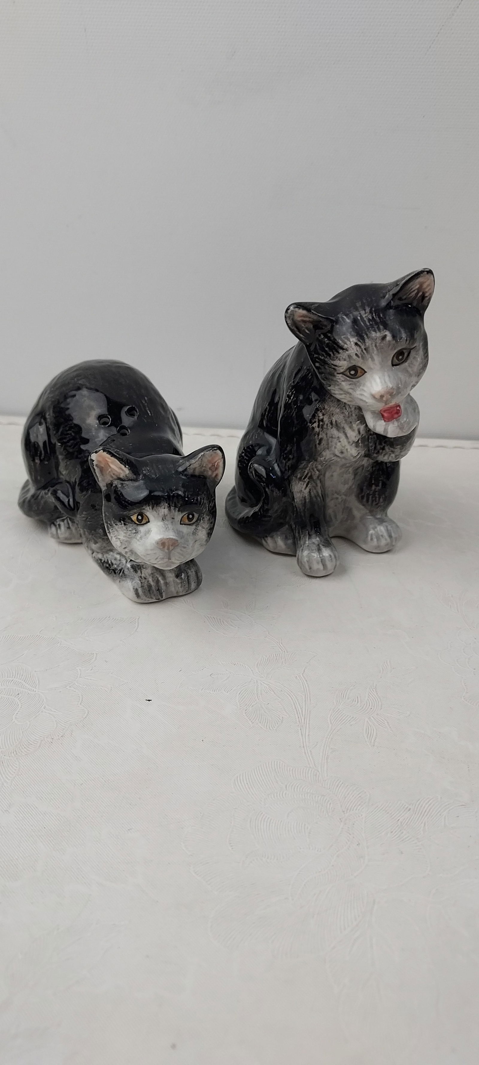 Pair of Beswick Porcelain Cat Figurines, Models #1883 & #1030 (1 of 2)