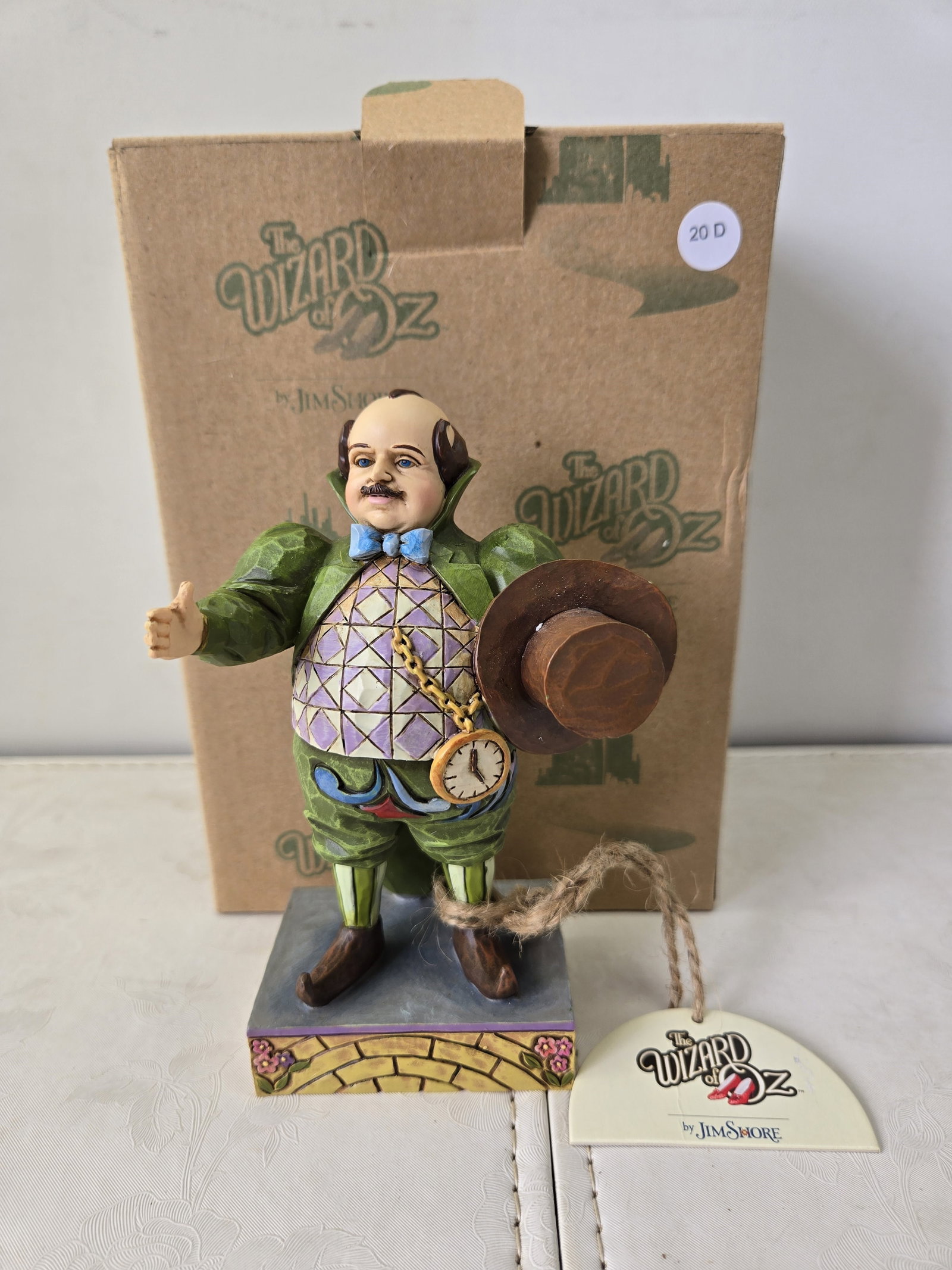 Enesco Jim Shore The Wizard of Oz "We Welcome You To Munchkinland" Mayor Figurine 4031508: This is an authentic Enesco Jim Shore The Wizard of Oz "Mayor" collectible figurine, model number 4031508, from the "We Welcome You To Munchkinland" collection. The hand-painted figurine, designed wit