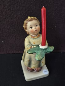 1988 Goebel Hummel "A Gentle Glow" #439 Figurine (TMK-6)