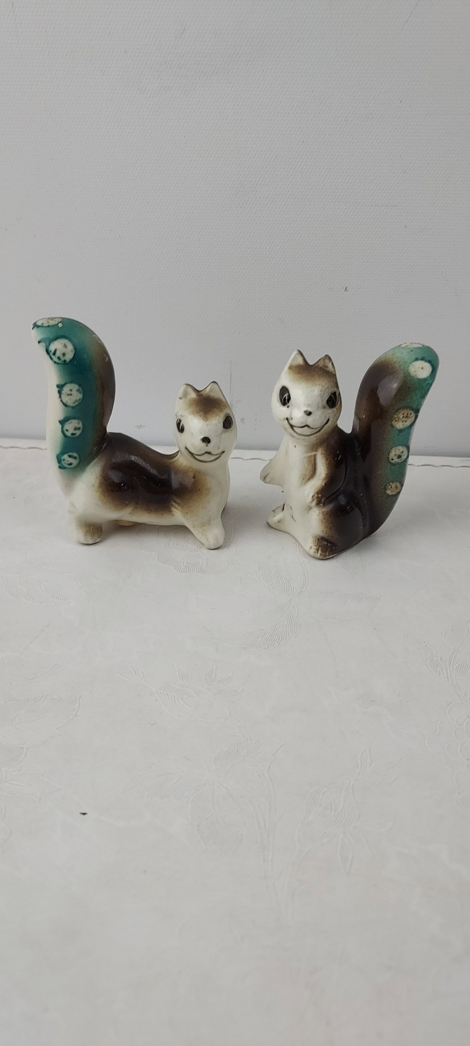 Vintage Robert Simmons California Pottery Squirrel Salt & Pepper Shakers with Teal Tails: A vintage pair of ceramic salt and pepper shakers attributed to Robert Simmons California Pottery, circa 1950s. Each figurine depicts a stylized squirrel with brown and off-white bodies. A distinctive